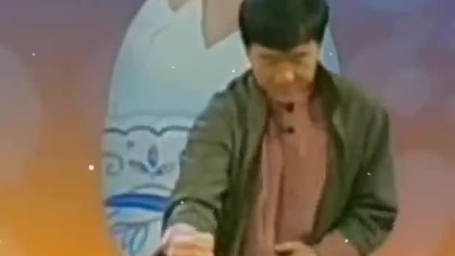 Jackie Chan - Crushes bricks