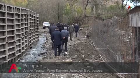 Аслан Бжания осмотрел объекты в Сухумском районе