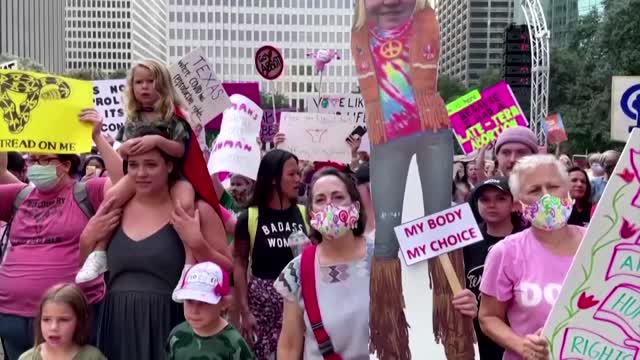 Texas in 'holding pattern' over abortion law, says analyst