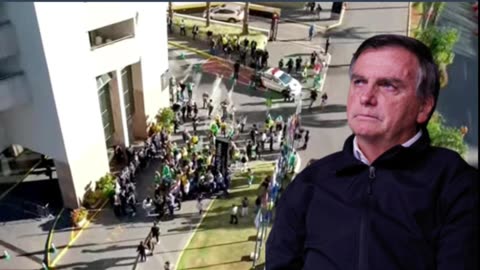 Bolsonaro fica irritado com público reduzido ao retornar ao Brasil