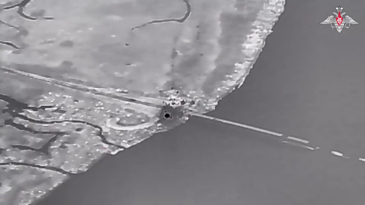 The entire bank of the Dnieper River near the Antonov Bridge is under the control of Russian troops.