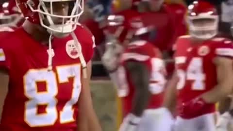 Travis Kelce threw his helmet in anger 👀