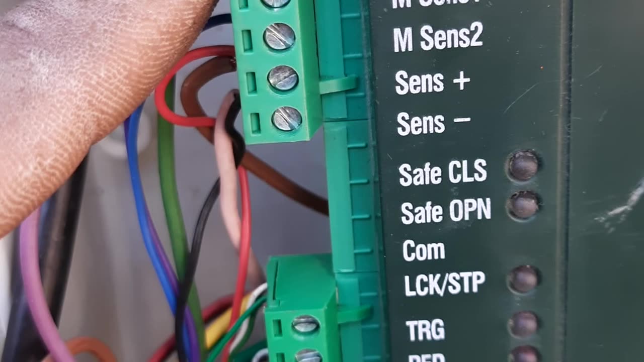 Vector or vantage centurion swing gate motor how to connect wire master and slave