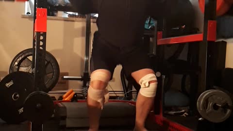 Geezer does 315 then 2 drop sets on squats