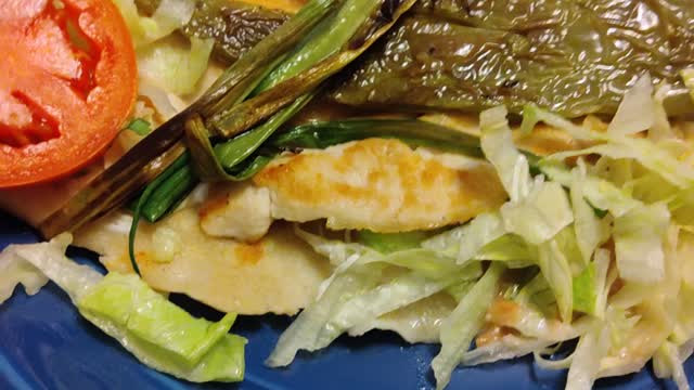 Huarache de Pollo en Espanol