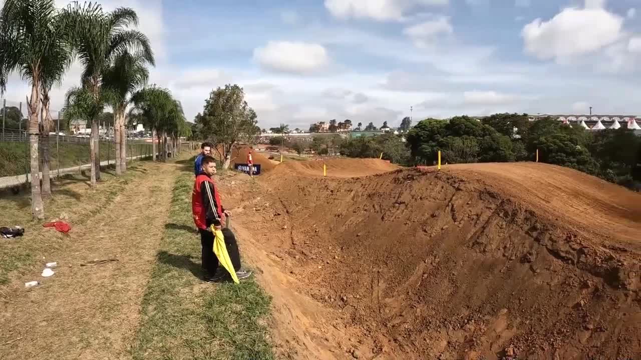 Salto Triplo e mais no Brasileiro de Motocross em Interlagos - Corrida da Elite MX