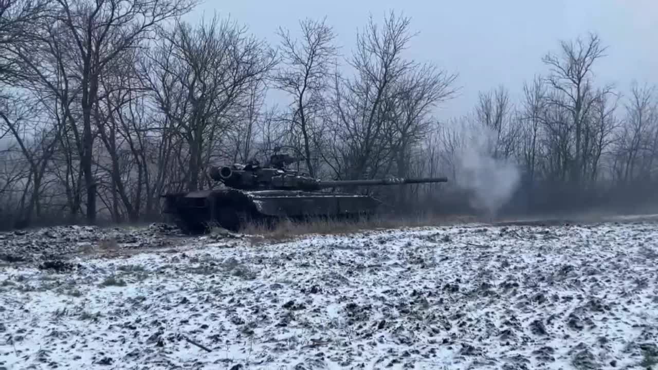 Russian T-80 tanks