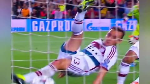 Lionel Messi [10]