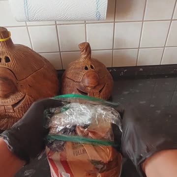 Another life hack that can be use everyday!! Proper way of closing a bread : #shorts #foodhacks