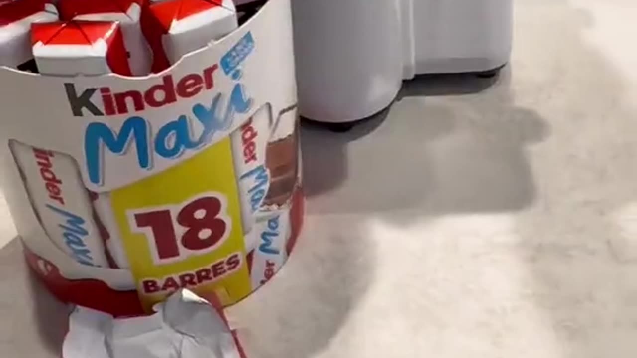 Kinder Maxi Microscope 🤮