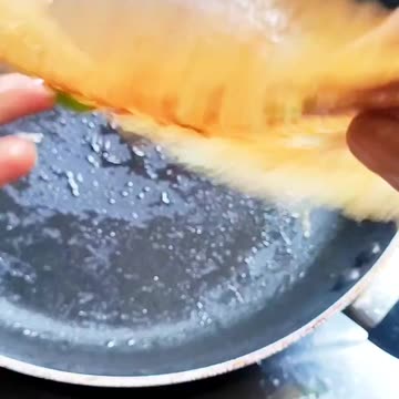 "Deliciously Crispy: Unveiling the Secrets of Perfectly Golden Rava Dosa"