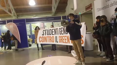 GENOVA 🇮🇹: STUDENTI NO GREEN PASS OCCUPANO L’UNIVERSITÀ