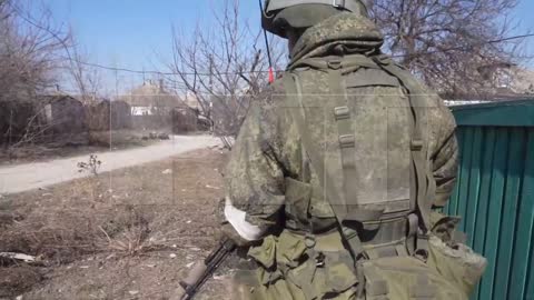 Residents of Mariupol show our military where the militants of the national battalions could be located