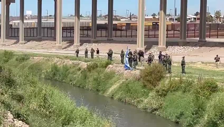 Venezuelans crossing illegally into the U.S. carrying MASSIVE Venezuelan Flag