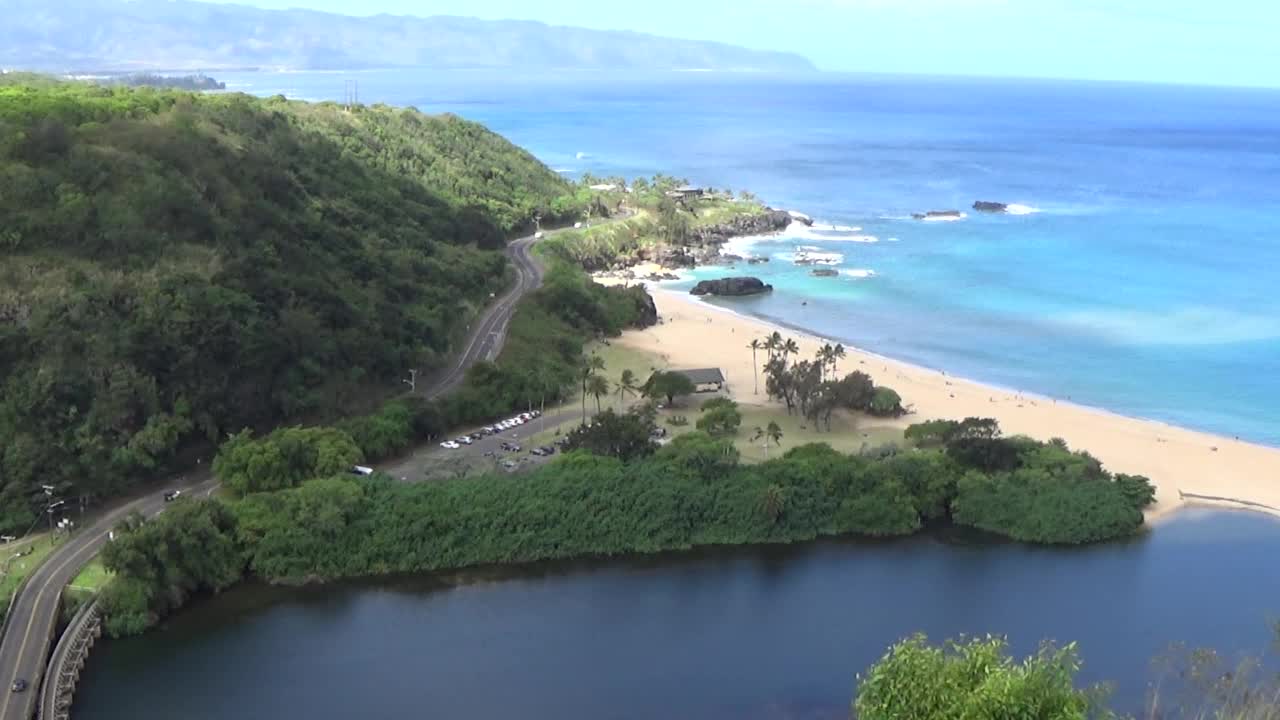 Hale'iwa, HI — Waimea Bay