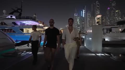 Andrew_Tate_~_Tourner_Dans_Le_Vide(360p).mp4