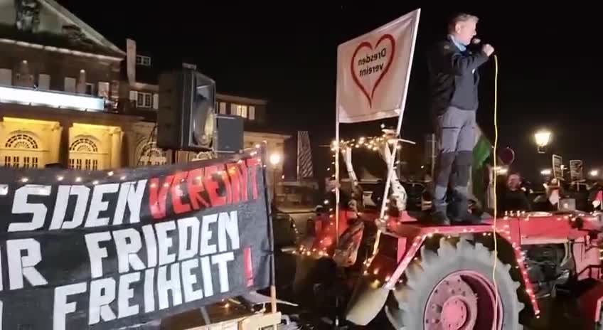 KARSTEN HILSE, MdB - DRESDEN, Theaterplatz, 14 11 2022 - Montagsspaziergang