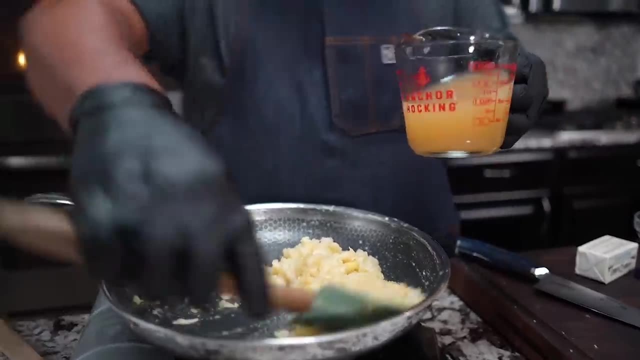 Impress your Grandma with these Cheesy Garlic Scalloped Potatoes for Thanksgiving!