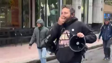 Devant radio canada
