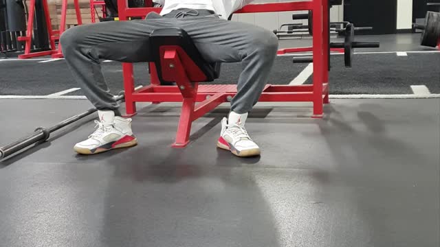 INCLINE BENCH PRESS