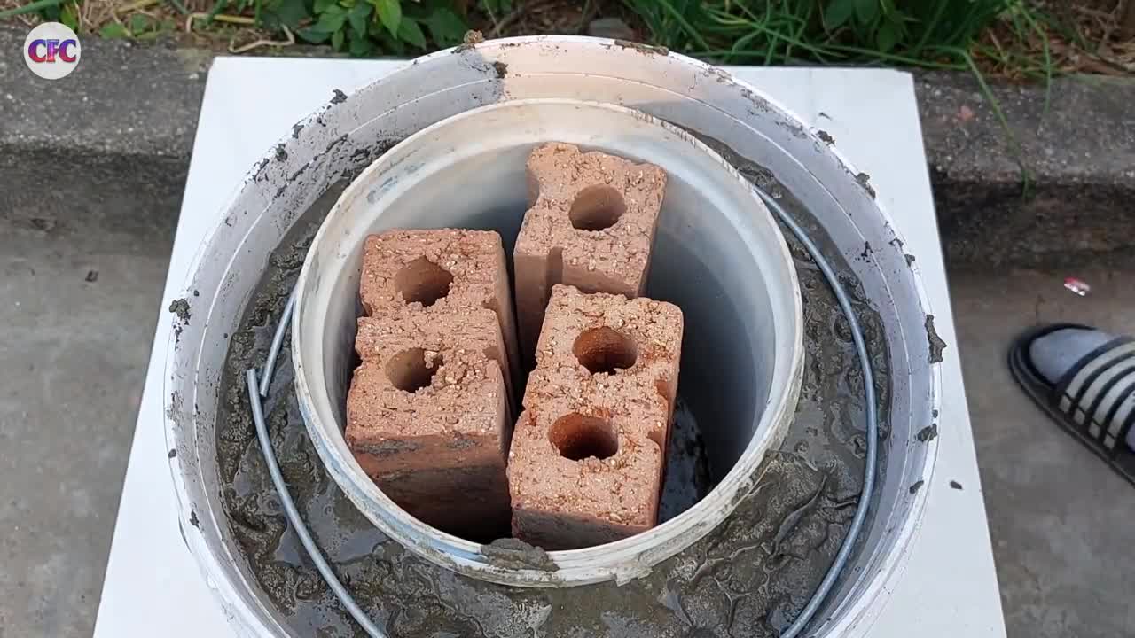 How to cast a smokeless stove with cement and paint bucket