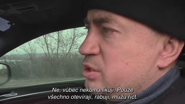 Uprchlík z Mariupolu vypráví o tom, jak ukrajinské ozbrojené síly rabovaly město