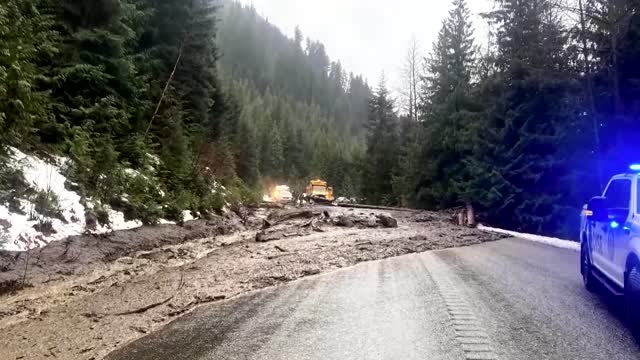 "We are doing everything we can" - Trudeau on floods