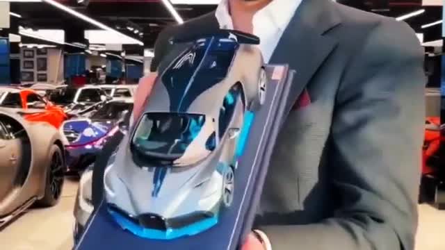 195& Bugatti Divo show off