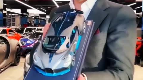 195& Bugatti Divo show off