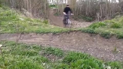 Tenta não rir, 10 quedas mais engraçadas de Bike #2