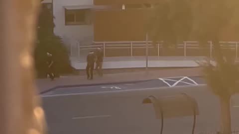 Hamas Gunmen Move into Israeli Neighborhoods