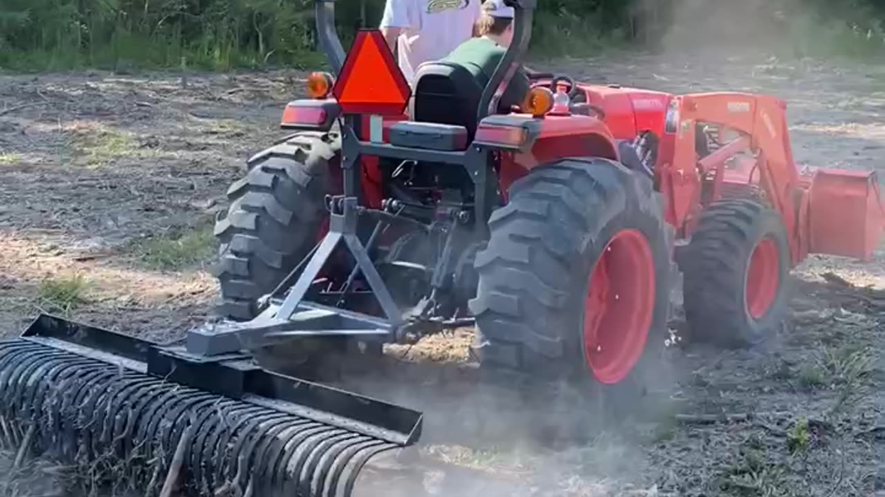 Kubota LA 1065 Tractor