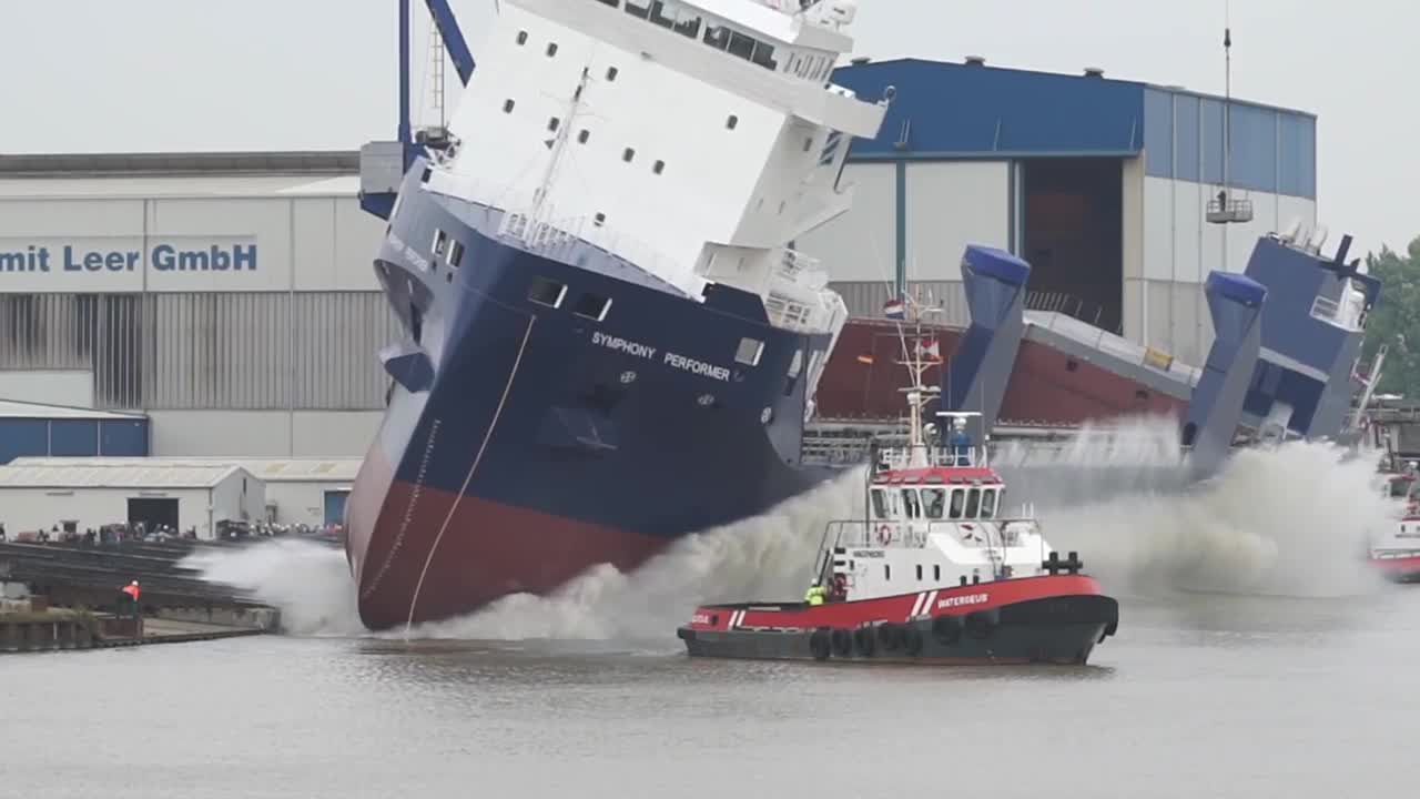 Ship Launch | 10 Awesome Waves, FAILS and CLOSE CALLS9