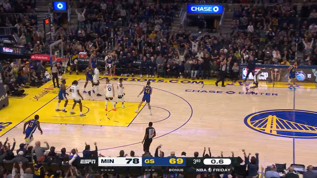 NBA - Steph beats the buzzer with the stepback triple 🚨