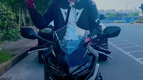 Those who ride motorcycles may not look good, but those who look good must ride motorcycles
