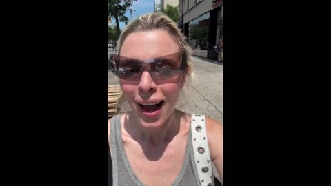 Julia Fox makes lesbian confession with added apology in candid sexuality video
