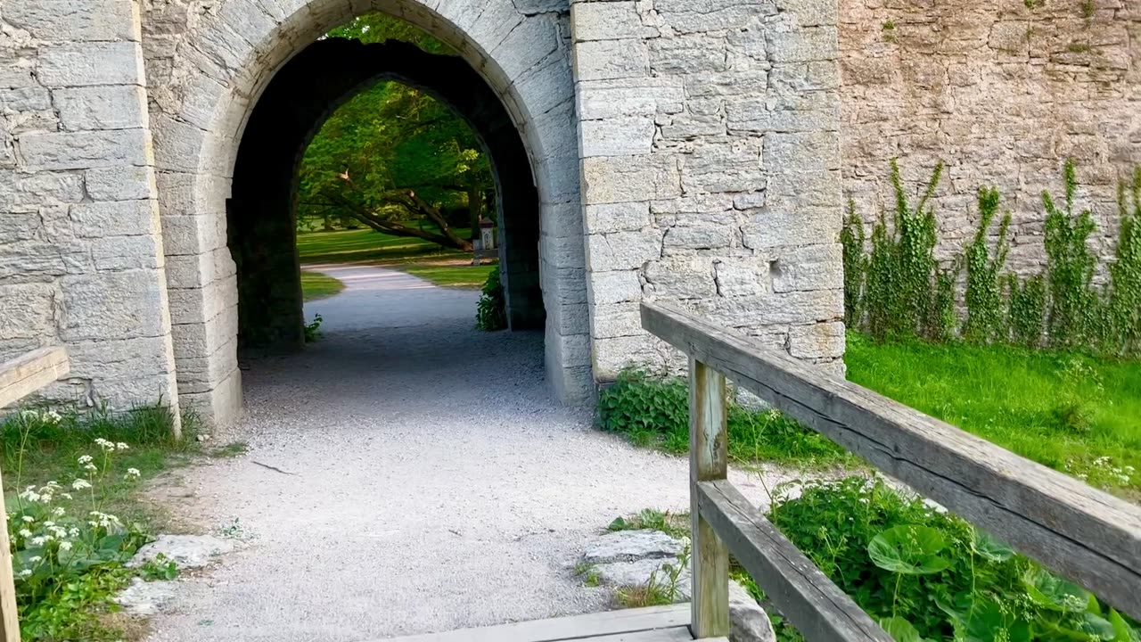 Utanför Snäckgärdsporten, Visby.