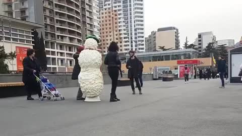 SCARY SNOWMAN PRANK - Hidden Camera Practical Joke