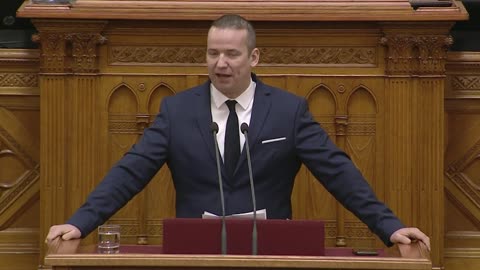 Toroczkai László, a Mi Hazánk Mozgalom elnöke, keményen kiosztotta a kormánypárti és az ellenzéki képviselőket.