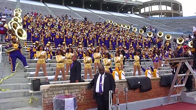 RACERS DELITE | TUSKEGEE UNIVERSITY VS MILES BATTLE OF THE BANDS