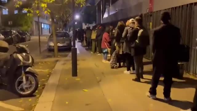 Γαλλία => 🇫🇷 Φοιτητική φτώχεια: Διανομή τροφίμων σε φοιτητές στο Παρίσι χθες το βράδυ.