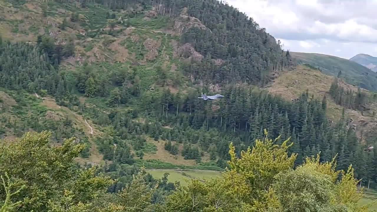 USAF F-15E Strike Eagles low level through the Lake District in the UK