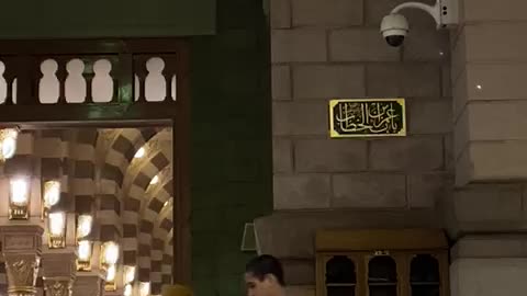 azan isha from masjid alnabawi sheikh umar sunbul