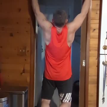 SATURDAY SEPTEMBER 30TH Last day of September Decided to do some PULLUPS before dinner Set 2-8 🎥