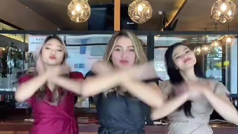 Boleh Pegang Tanganmu Gak?