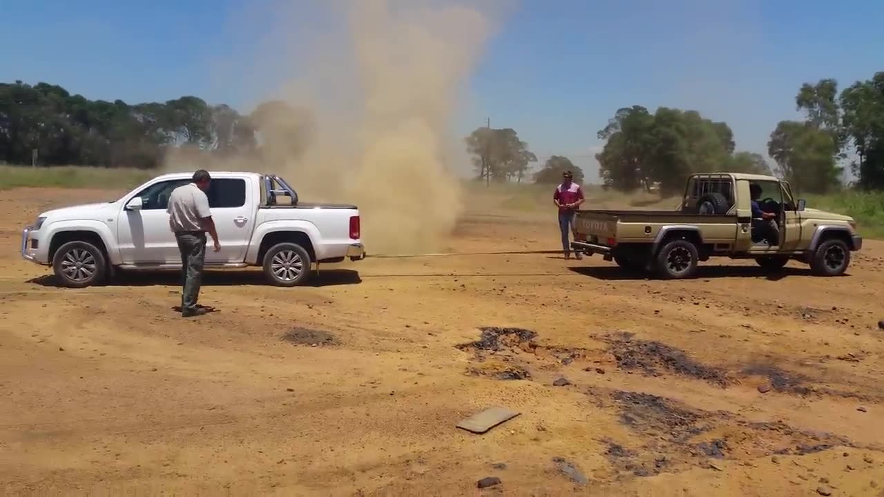 Amarok Vs land cruiser drag challenge