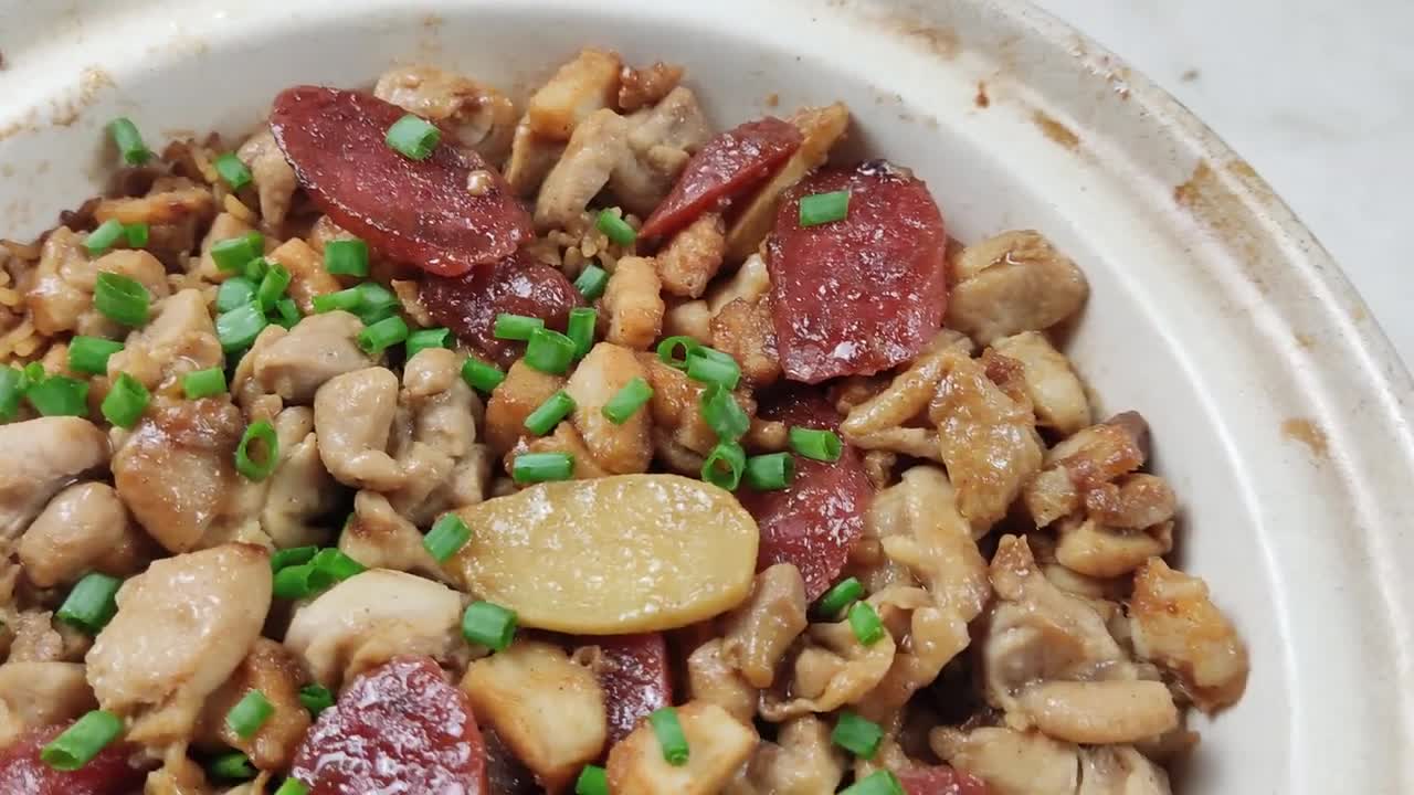 How to make Singapore Claypot Rice at Home