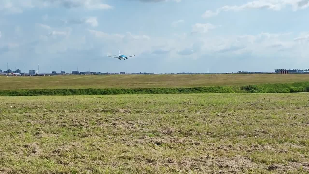 Amsterdam Schipol Airport KLM yolcu uçağı iniş anı