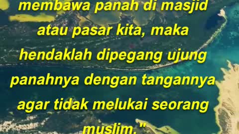 "Barangsiapa lewat dengan membawa panah di masjid atau pasar kita, maka