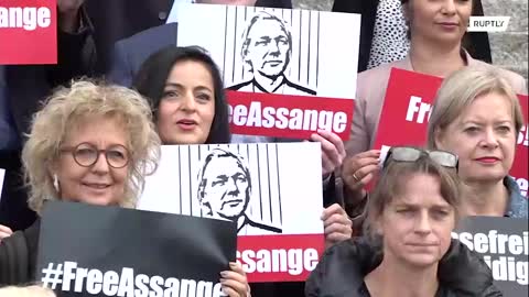 Free Assange